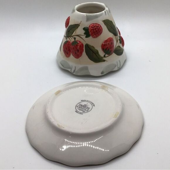 Yankee Candle Small Jar Candle Strawberry Tray and Shade - Picture 3 of 4